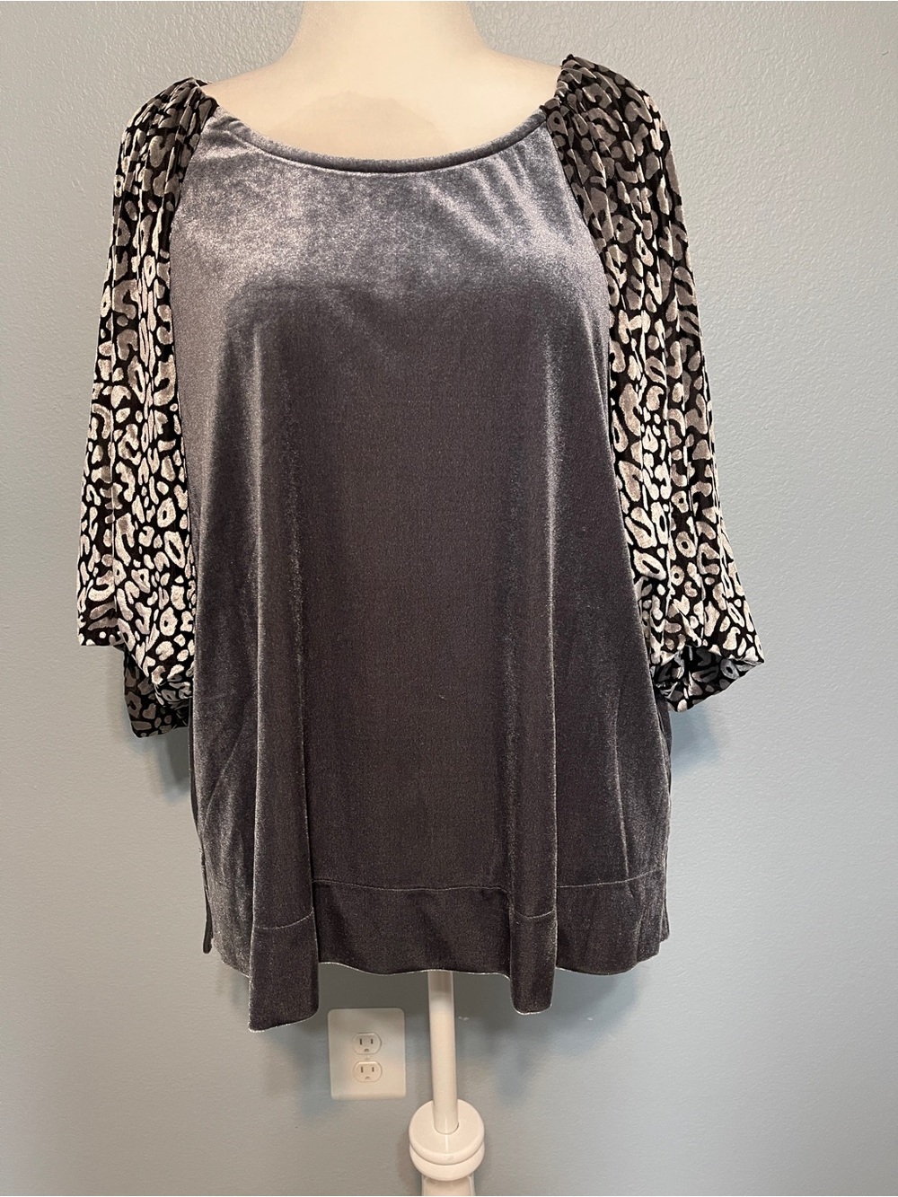 Umgee Womens Gray Velvet Top Leopard Animal Print Balloon Sleeve Boho Tunic 1XL